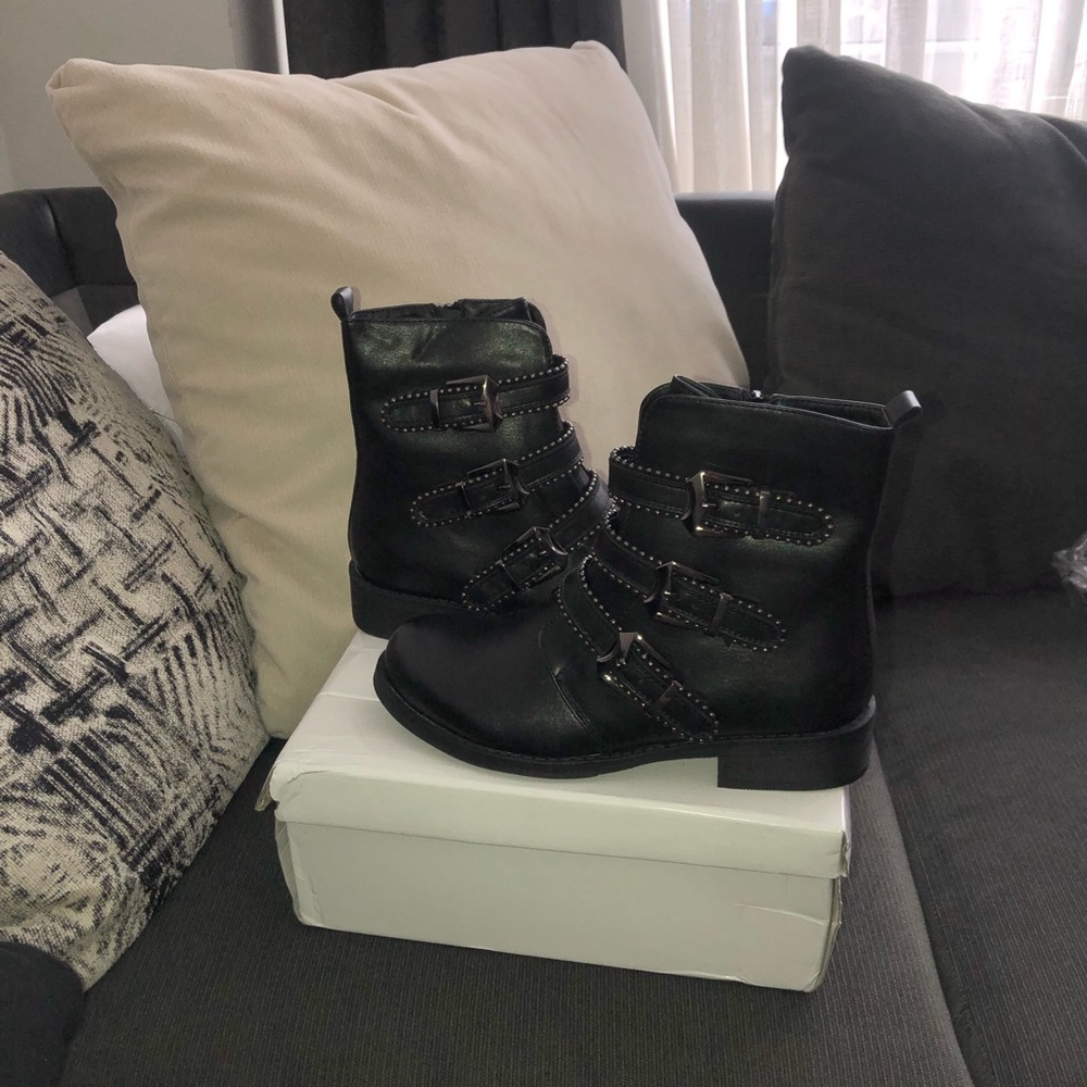 Combat boots